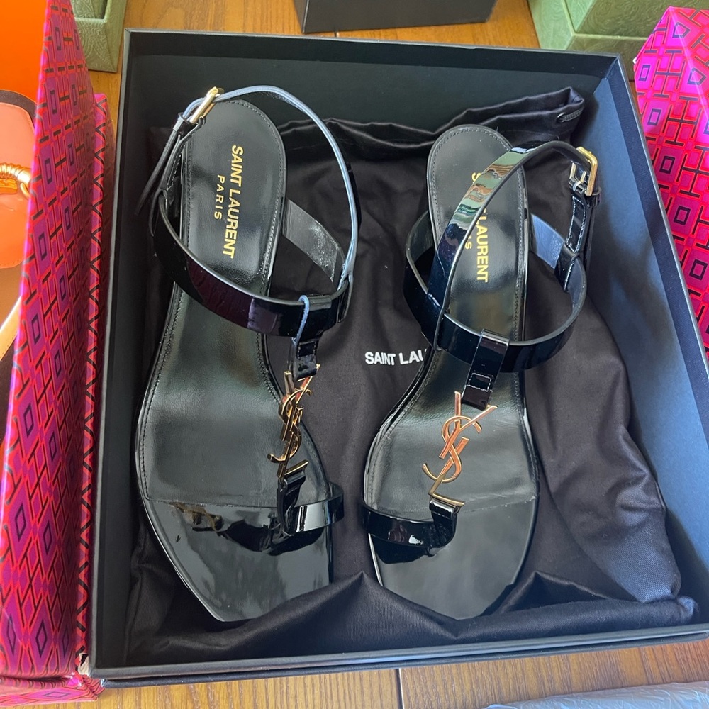 Saint Laurent Black Patent Leather Sandals with Gold YSL Logo Cassandra - Picture 6 of 10